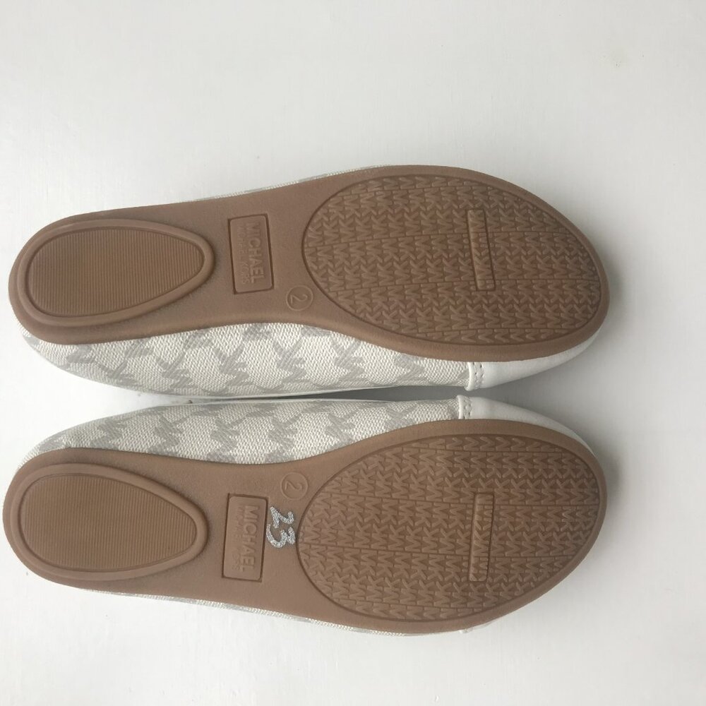 Chic Michael Kors slip on shoes for girls - Picture 4 of 8